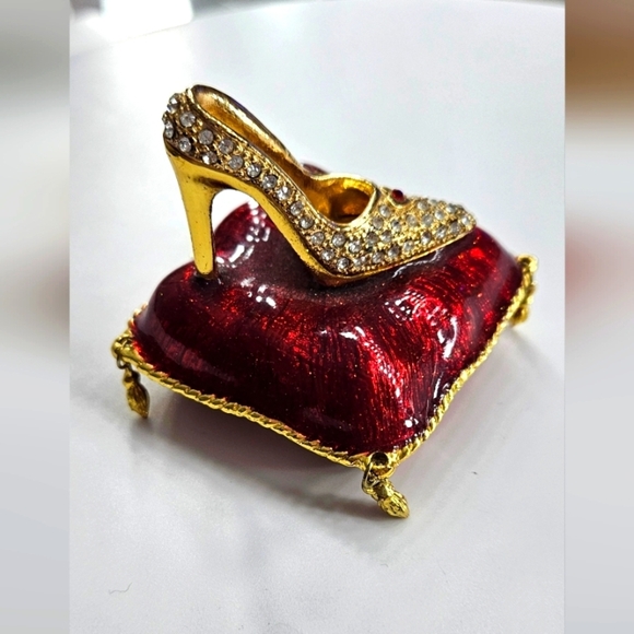 πUnique Vintage Red And Gold Trinket Box Rhinestone High Heel Jewelry Decorπ - Picture 2 of 8